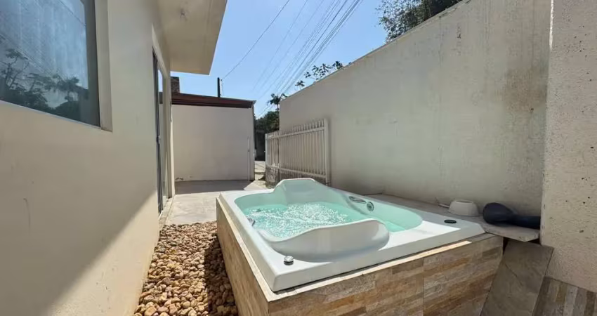 Casa na praia com jacuzzi sendo vendida abaixo do valor de mercado