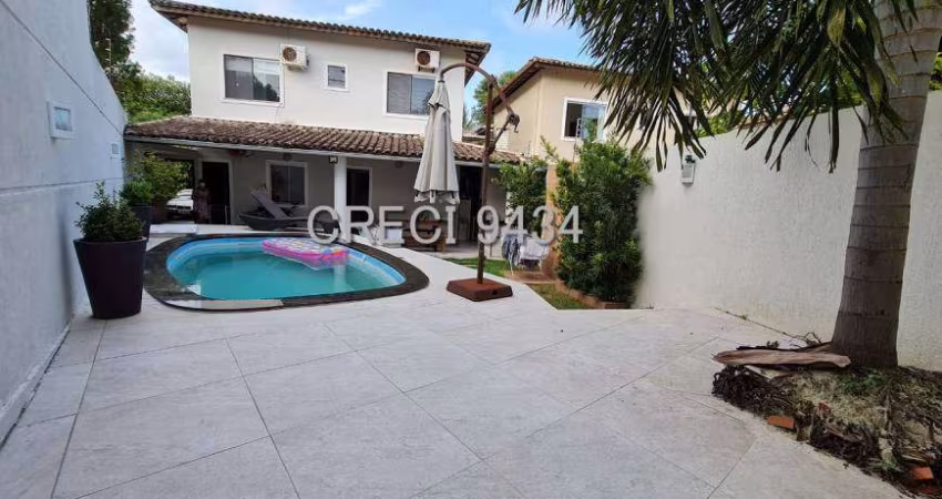 Casa com piscina em condomínio!!