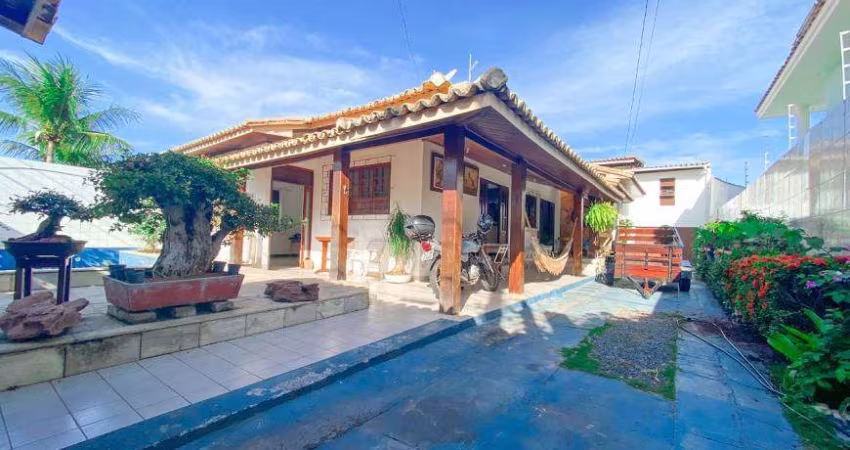 Casa em alameda Vilas do Atlântico.