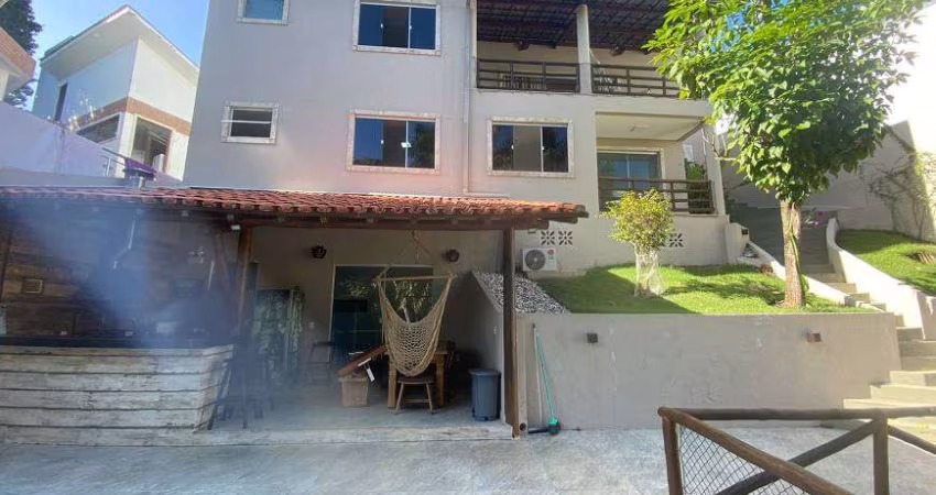Casa de condomínio para venda possui 450 metros quadrados com 4 quartos