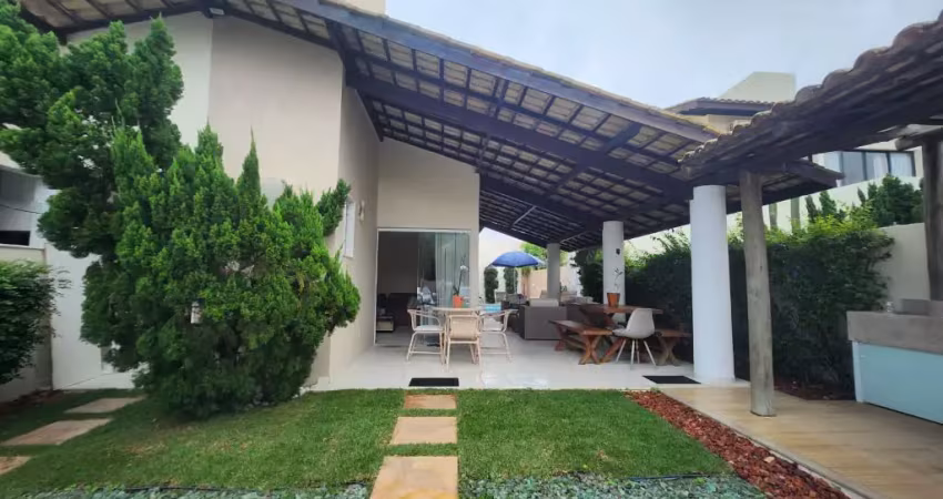 Casa c/ piscina em cond. fechado!!