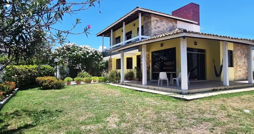 Casa com amplo terreno em Vilas do Atlântico!!