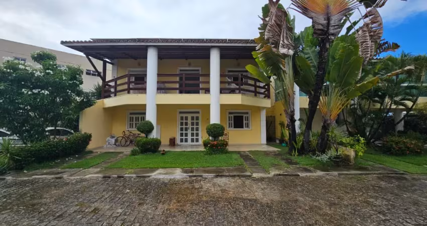 Casa em condomínio em Vilas do Atlântico!