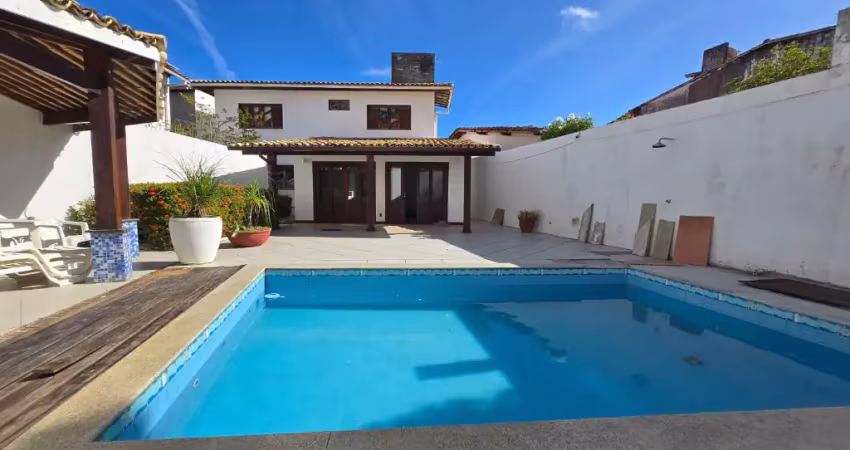 Casa com 3 quartos para alugar na Rua João de Souza Rêgo, 11, Piatã, Salvador