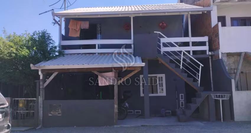 Sobrado para Venda em Balneário Barra do Sul, Centro, 3 dormitórios, 1 banheiro, 1 vaga