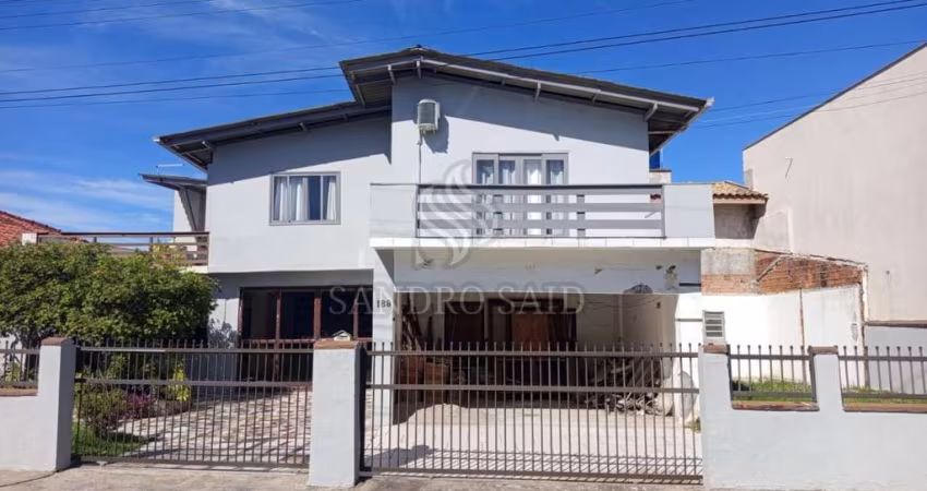 Sobrado para Venda em Balneário Barra do Sul, Centro, 4 dormitórios, 2 suítes, 2 banheiros, 2 vagas