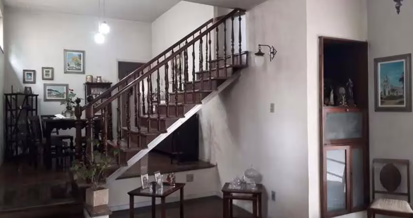Casa com excelente localização, residencial ou comercial
