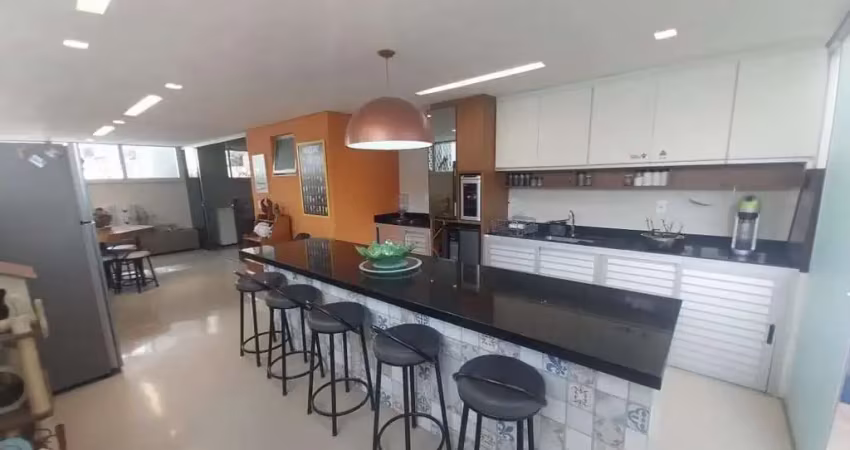 AMPLO APARTAMENTO 3 QUARTOS (180M²), DUAS VAGAS