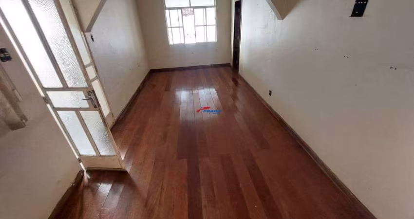 CASA COM BARRACÃO, DUAS LOJAS OU DUAS VAGAS