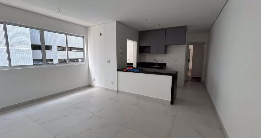 1 Locação Excelente apto de 2 suítes e varanda.