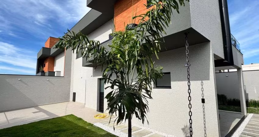 Lindo Sobrado com 03 quartos em bairro nobre de Atibaia - SP