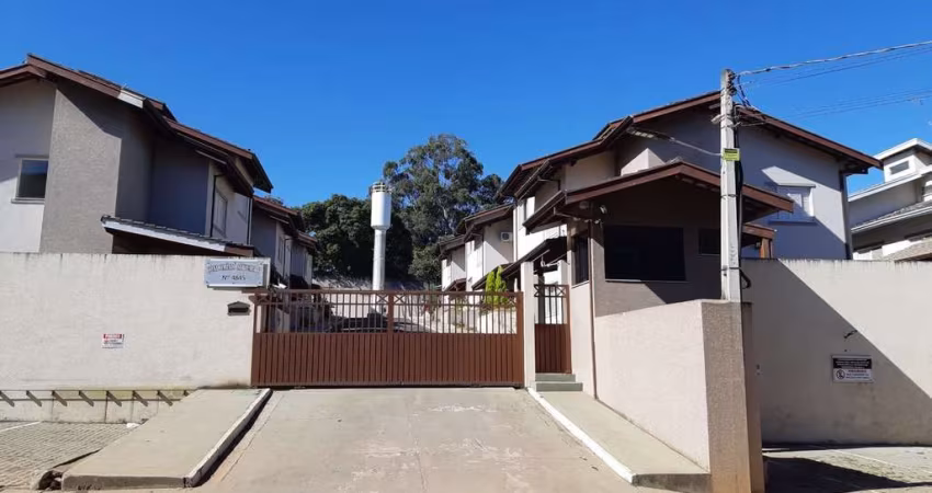 Locação e Venda Casa em Condomínio Village
