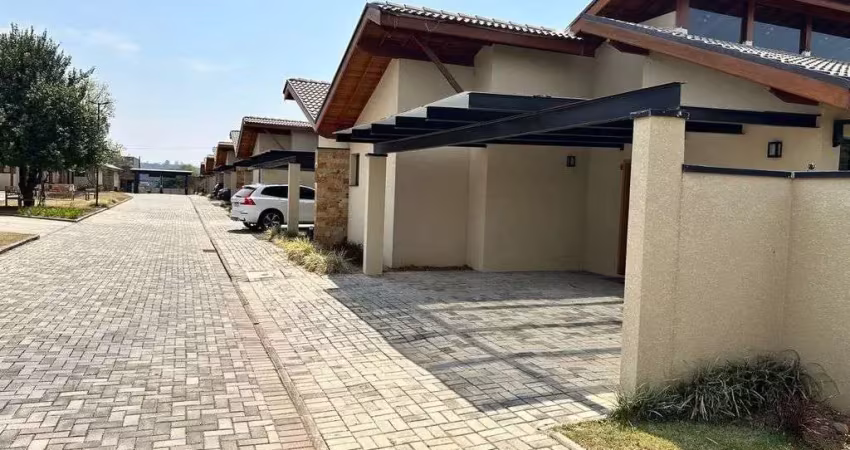 Casa térrea com 03 dormitórios em Condomínio fechado para locação em Atibaia/SP