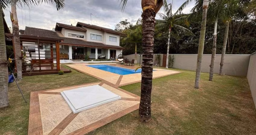 Casa à venda com 04 suítes no Condomínio Figueira Garden em Atibaia