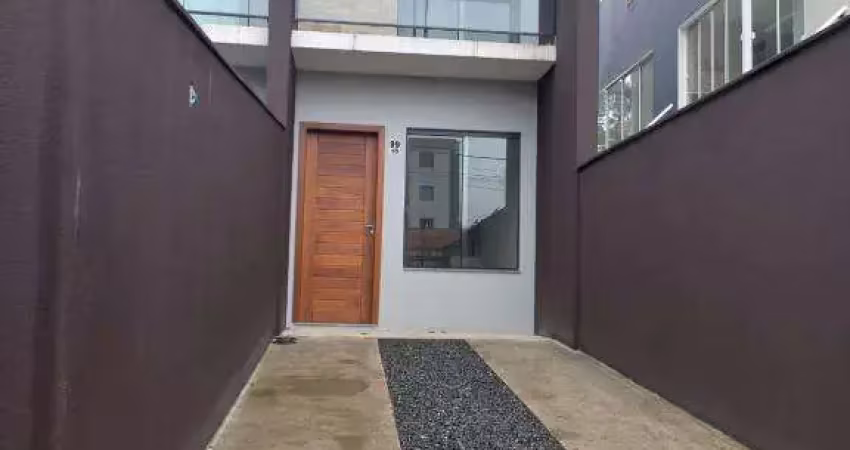 Casa com 2 quartos para alugar na Rua Osvaldo Marcelino da Silva, 99, Santa Catarina, Joinville
