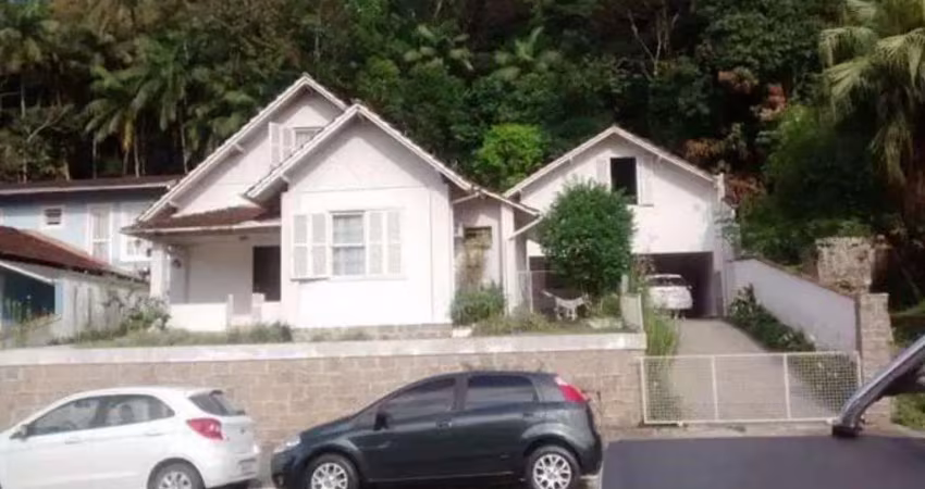 Casa com 3 quartos à venda na Rua Macaé, 97, América, Joinville