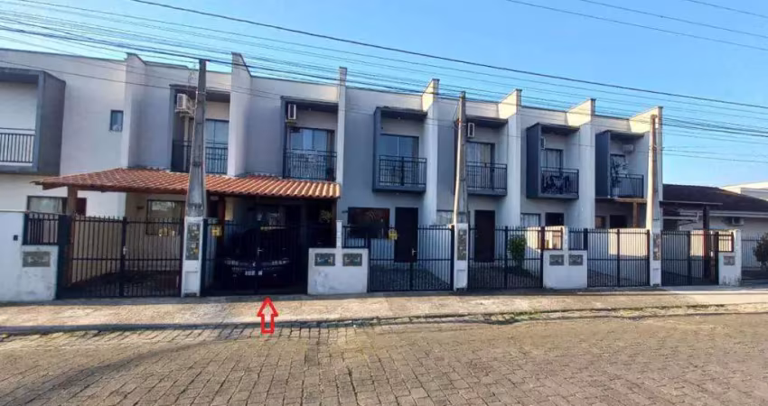 Sobrado geminado no espinheiros com 2 quartos para locação, 68 m²