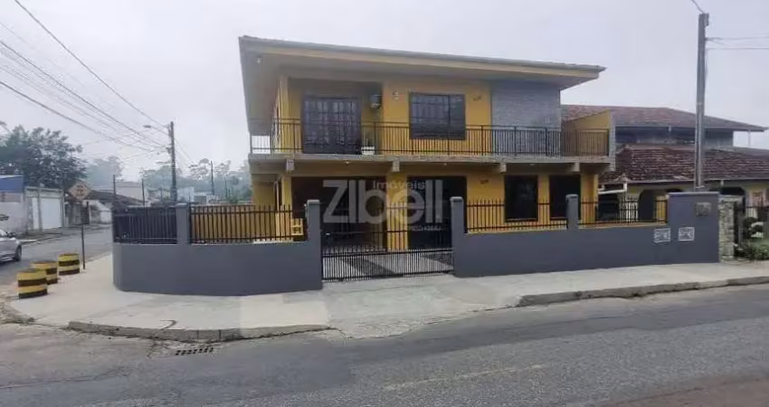 Casa com 3 quartos para alugar na Rua Desembargador Tavares Sobrinho, 539, Boa Vista, Joinville