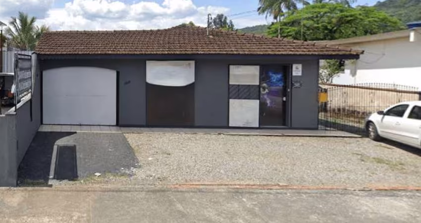 CASA no BOM RETIRO com 3 quartos para LOCAÇÃO, 175 m²