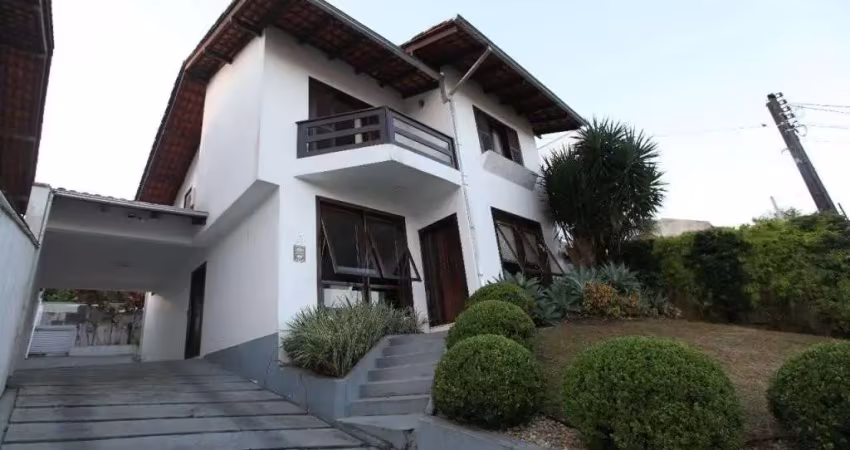 Sobrado no saguaçú com 4 quartos para venda, 211 m²