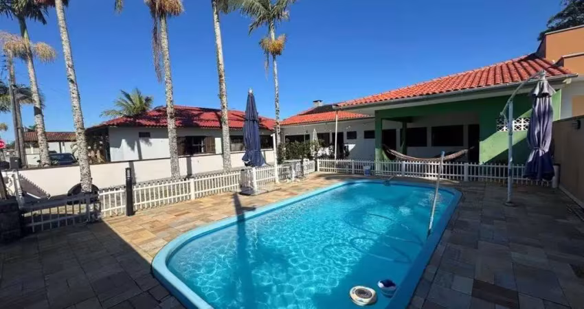 Casa no praia do ervino com 6 quartos para venda, 480 m²