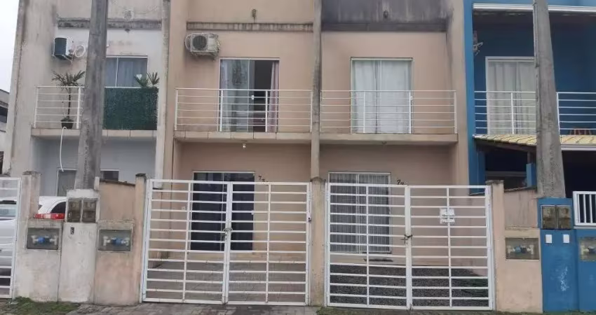 Sobrado geminado no espinheiros com 2 quartos para locação, 58 m²