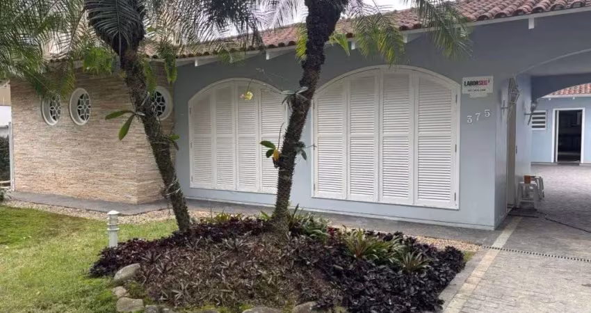 Casa no atiradores com 4 quartos para locação, 280 m²