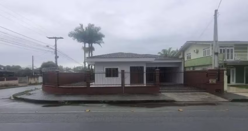Casa com 3 quartos para alugar na Rua Sebastião S de Borba, 901, Espinheiros, Joinville