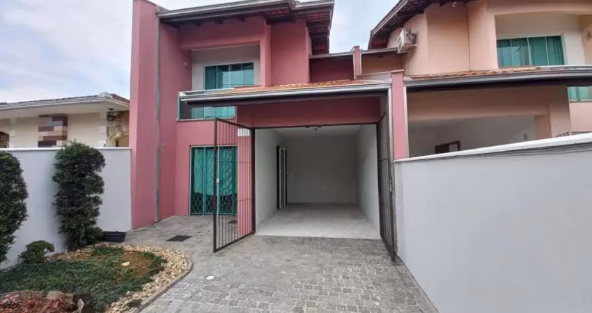 Sobrado geminado no iririú com 3 quartos para locação, 126 m²