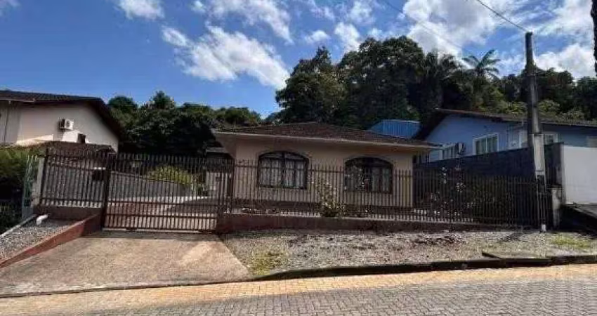 Casa com 3 quartos à venda na Rua Emílio Gadotti, 143, Iririú, Joinville