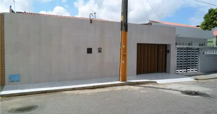 Casa com 3 quartos à venda na Rua Tenente Napoleão Rangel, 23, Amadeu Furtado, Fortaleza