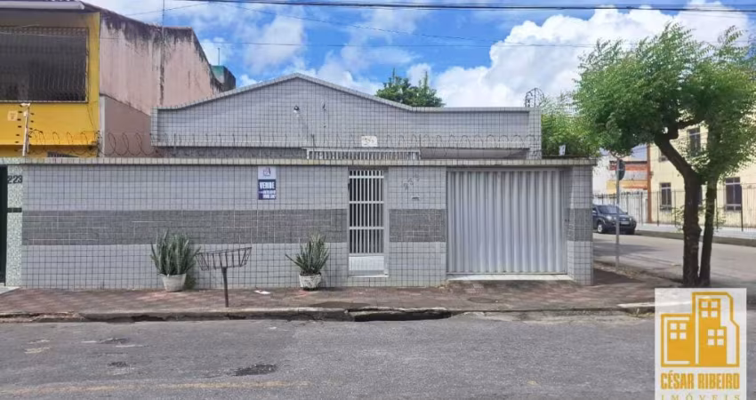 Excelente Casa Residencial com 03 Quartos no Monte Castelo