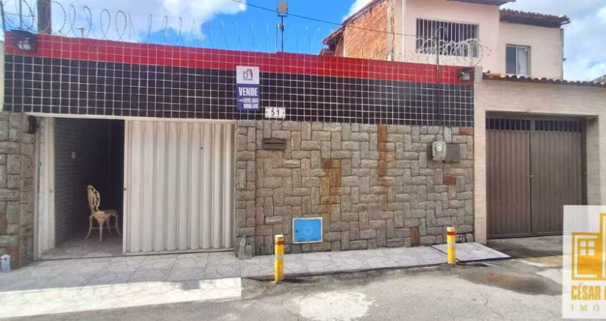 Excelente Casa Residencial com 02 Quartos no Álvaro Weyne