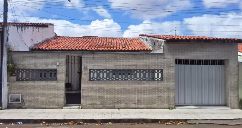 Casa com 3 quartos à venda na Rua Dezessete de Junho, 39, Floresta, Fortaleza