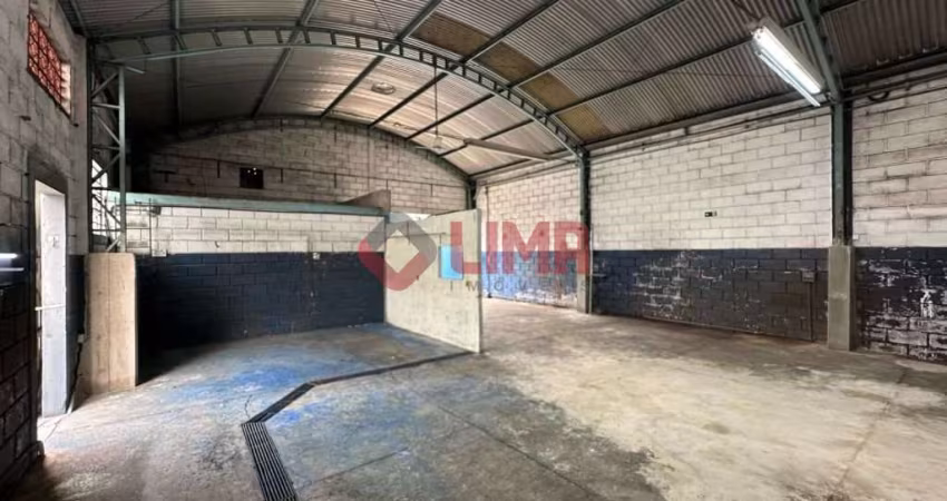 BARRACÃO COMERCIAL COM RESIDÊNCIA DE 3 SUÍTES COM PISCINA