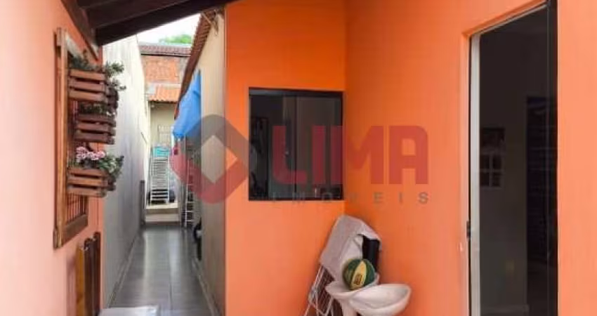 Excelente residência à venda na Vila Industrial, com 3 dormitórios, sendo 1 suíte e 2 vagas de garagem - terreno de 180 M² e área construída de  111 M².