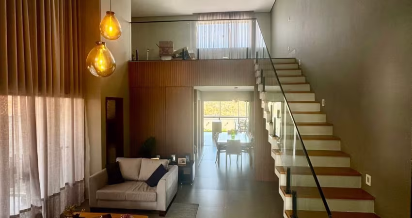 Casa térrea com 3 suítes, escritório e mezanino - Condomínio Villa Jardim - Região do Santa Rosa