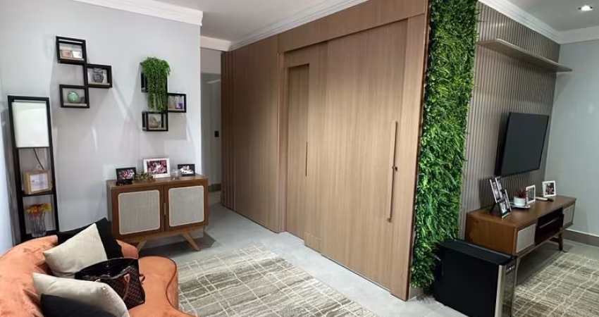 Sobrado todo reformado com 2 suítes, closet e espaço gourmet - Condomínio Villa Di Capri - Região do Ribeirão do Lipa - Próximo a Faculdade ICEC e Parque Mãe Bonifácia