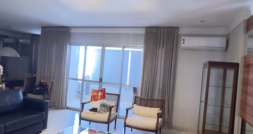 Apartamento amplo com 3 quartos sendo 1 suíte e 3 vagas de garagem - Edifício Cecília Meireles - Próximo do Parque Mãe Bonifácia - Região do Goiabeiras