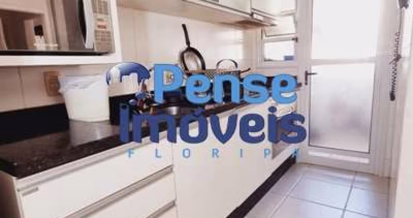 Apartamento  com dois dormitórios sendo 1 suíte, sacada com vista livre, próximo a UDESC.