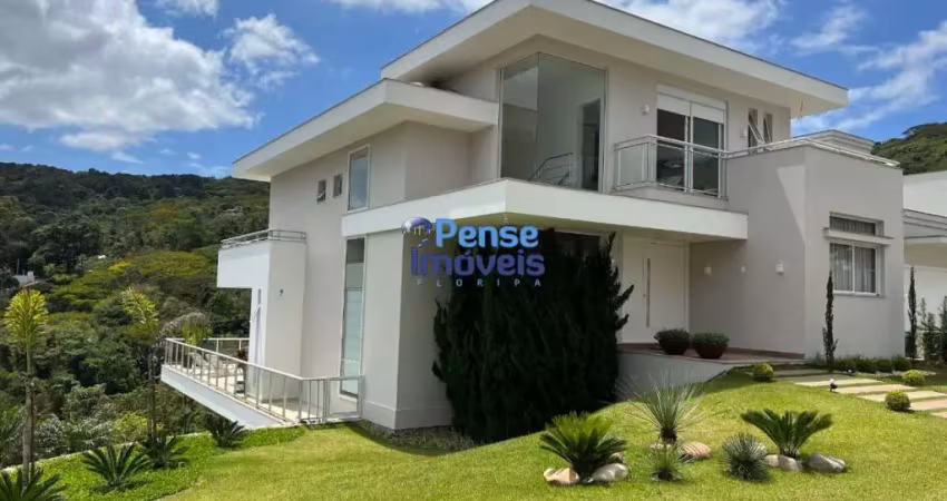 Casa de Esquina em Condomínio Fechado com 4 suítes e 540m² Privativos - Córrego Grande