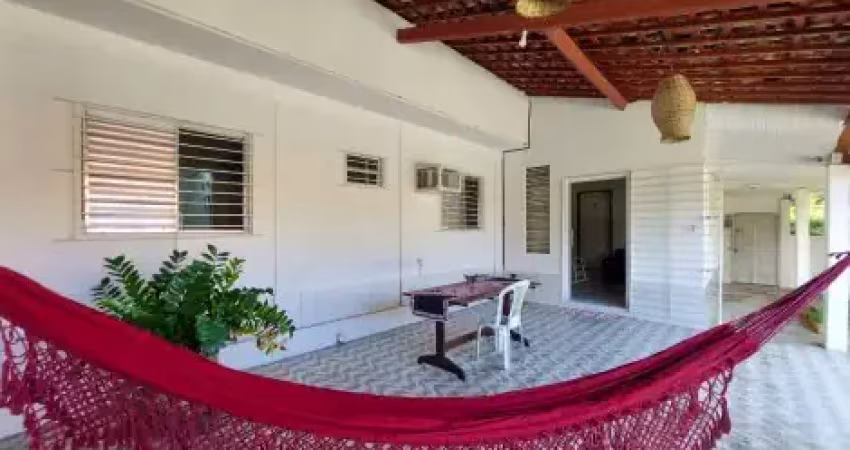 Ampla Casa Padrão Solta para Venda Dentro da Reserva do Paiva com 1.420m² de área Total
