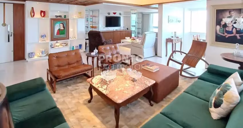 Apartamento com 236,80m² de área privativa, projetado para oferecer amplitude, conforto e praticidade.