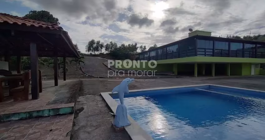 Vitória de santo antão,  fazenda,   265 ha, 4 suítes,  5 casas,  churrasqueira,  piscina  adulto e  infantil.