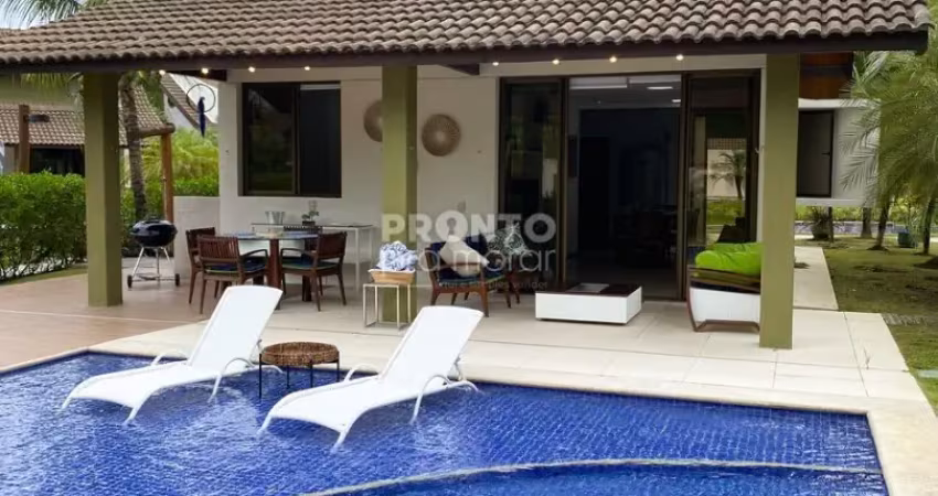 Muro alto,  bangalô mobiliado,  209 m², varanda,  3 suítes,  piscinas infantil  e adultos  privativas, deck molhado e 1 vaga.