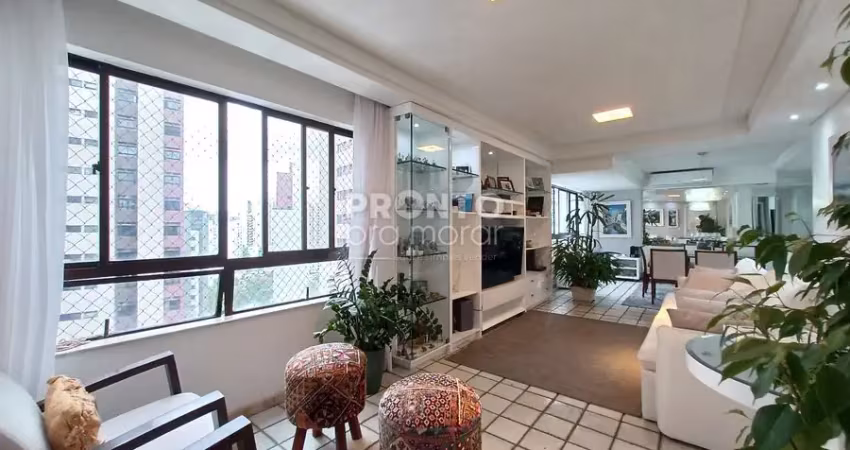 Excelente apartamento localizado em casa amarela com 157,32m² de área privativa.