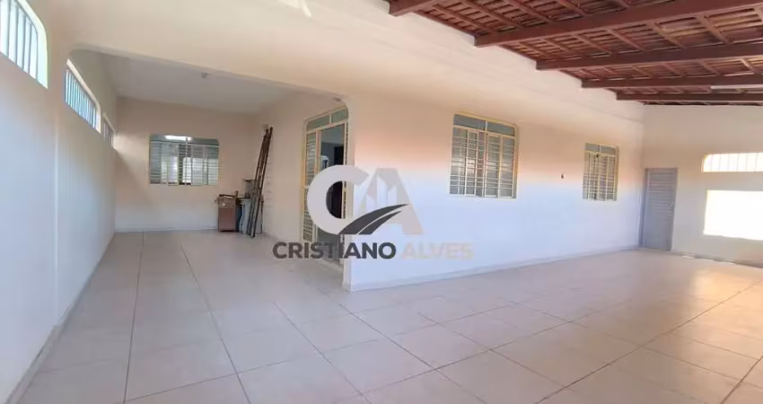 Casa sozinha  no lote a venda jardim mont serrat aparecida de goiânia 04 quartos,melhor localização, avenidas, supermercado, lojas de conveniências,