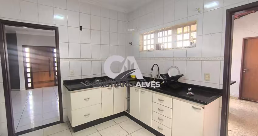 Casa usada com piscina de esquina à venda , setor papillon park, aparecida de goiânia próximo supermercado, avenida anel viário