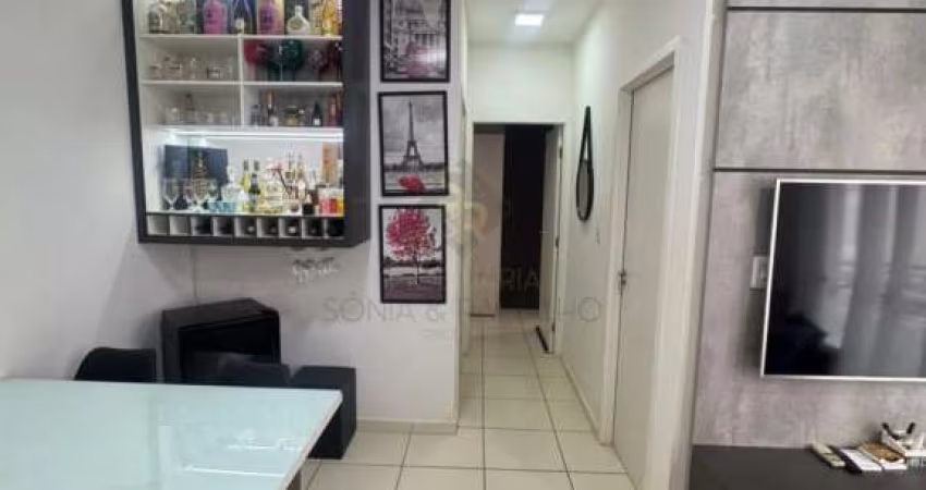 Apartamento com dois dormitórios no Condomínio Parque das Árvores.