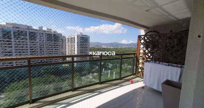 Apartamento para alugar com 150m², 3 quartos, 4 banheiros, 2 vagas de garagem.